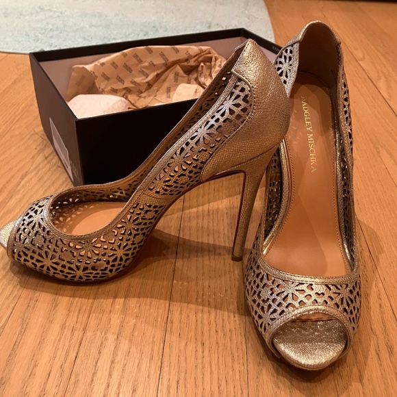 Gold Badgley Mischka lace heels - Picture 1 of 6